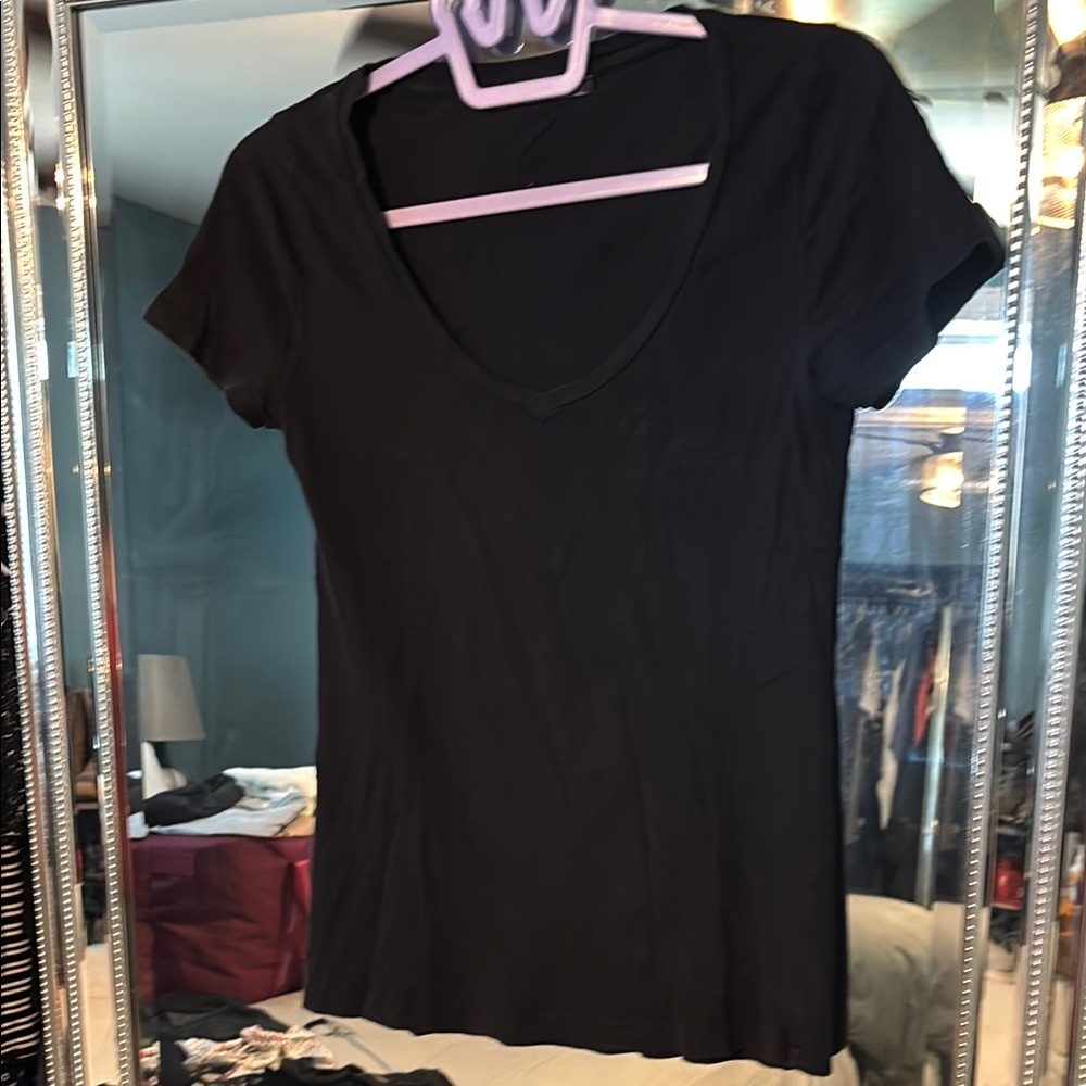 Black short sleeved vneck tshirt